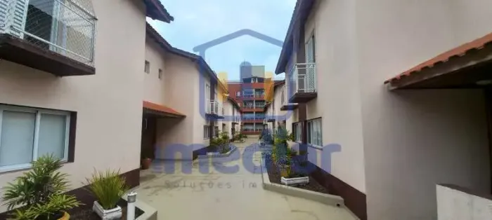 Casa em Condomínio - Triplex / Residencial / Jardim Enseada