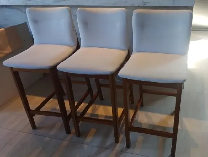Banquetas semi novas de Linho