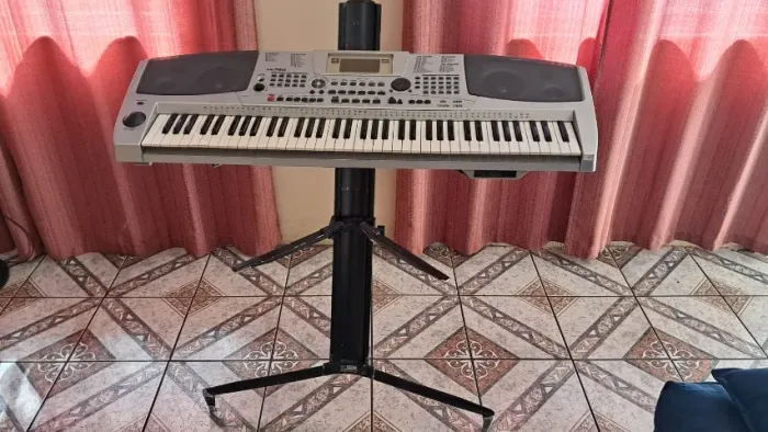 1 Teclado Medeli mc760 + 1 Suporte Stay p/ 2 teclados ou notebook