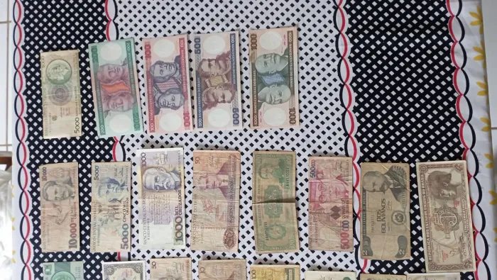 Notas de dinheiro antigas