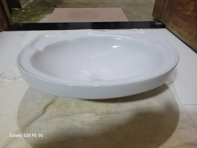 LAVATÓRIO - BANHEIRO- LOGASA em LOUÇA-LINHA PARATI- Branco 46,5 X 34 cm<br>Esmalte brilhante