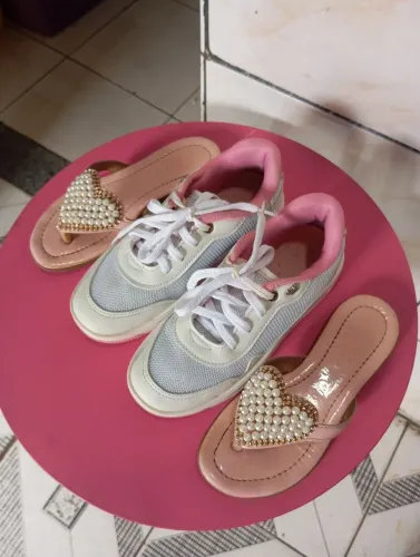 Tênis infantil e rasteirinha