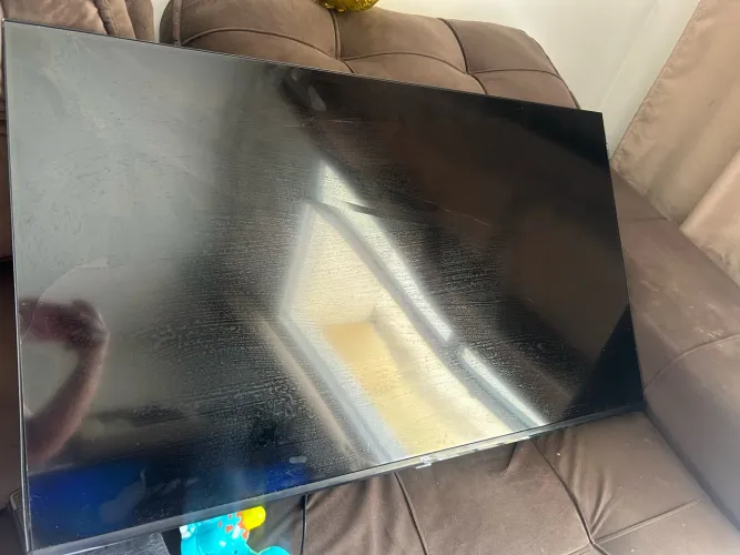 Tv NOVA quebrada para quem quiser peças