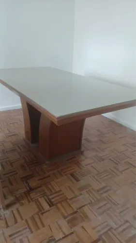 Mesa seis lugares com cadeiras