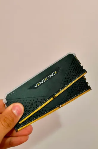 KIT 2X8GB DDR4 3600Mhz RGB Corsair Vegeance