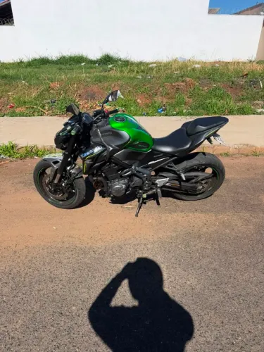 Kawasaki z900 18/19 tudo pago Vendo ou troco por carro menos valor