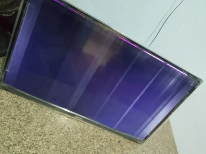 TV SEMP TCL,com defeito na tela (para quem tem interesse em arrumar ou para peças)