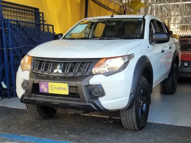 Mitsubishi L200 Triton Sport GLX 2.4 CD Diesel Mec. 2020