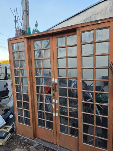 Porta balcão abre e fecha 