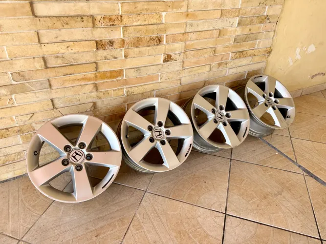 Jogo de rodas aro 16 originais do Honda Civic.