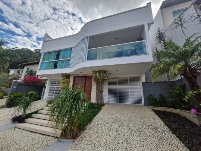 Excelente Casa Bosque imperial