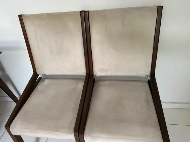 MESA E CADEIRAS 