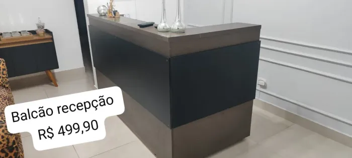 ? Balcão de recepção moderno em excelente estado de conservação!