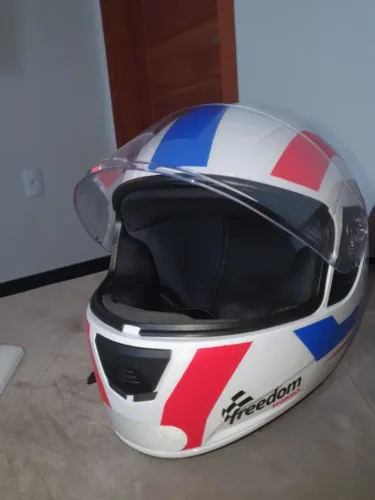 VENDO CAPACETE NOVINHO