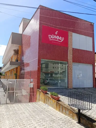Sala cozinha área de serviço banheiro social 1/4 01 vaga de garagem