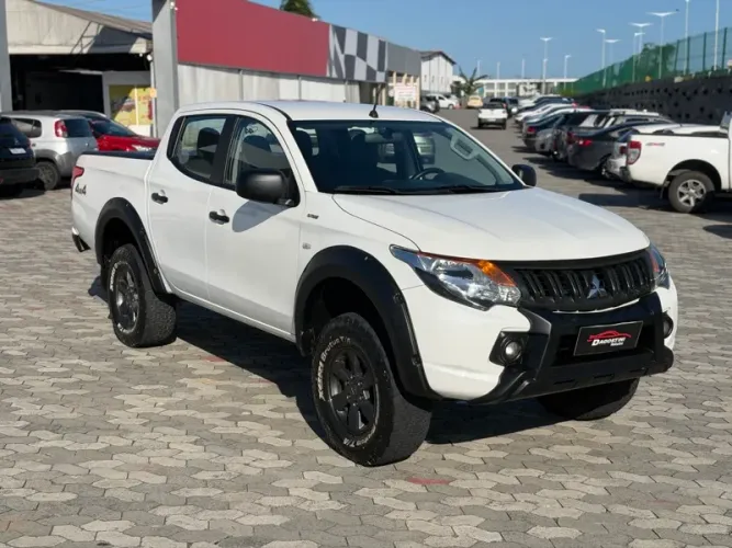 Mitsubishi L200 Triton Sport Outd. GLX 2.4 4X4 Mec. 2021