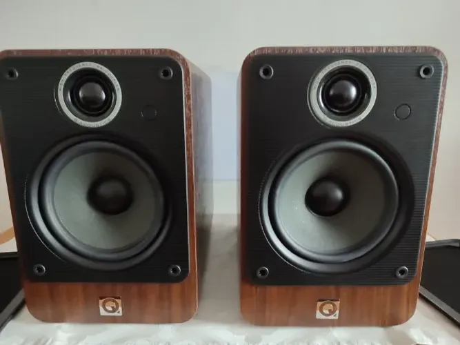 Caixas Bookshelf Q Acoustics 2020i