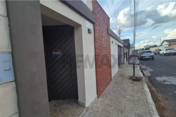 CASA DE ALTO PADRÃO NA REGIÃO CENTRAL DE ARAXÁ, MORADIA LUXUOSA OU INVESTIMENTO COMERCIAL