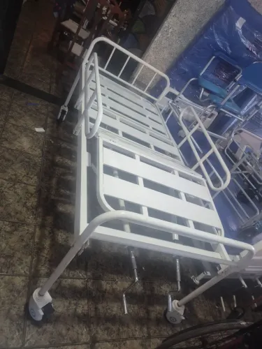 Cama hospitalar com 2 colchões
