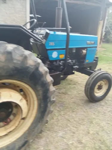 Trator Valtra 785 4x2