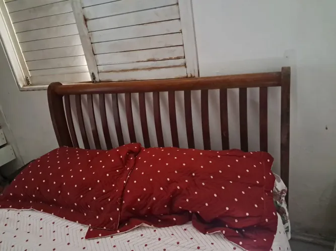 Cama de madeira