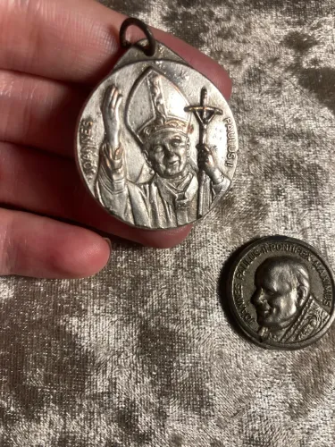 Conjunto de medalhinhas (papa)