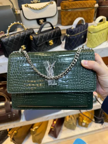 Bolsa verde de couro legítimo verniz da Yves Saint Laurent e