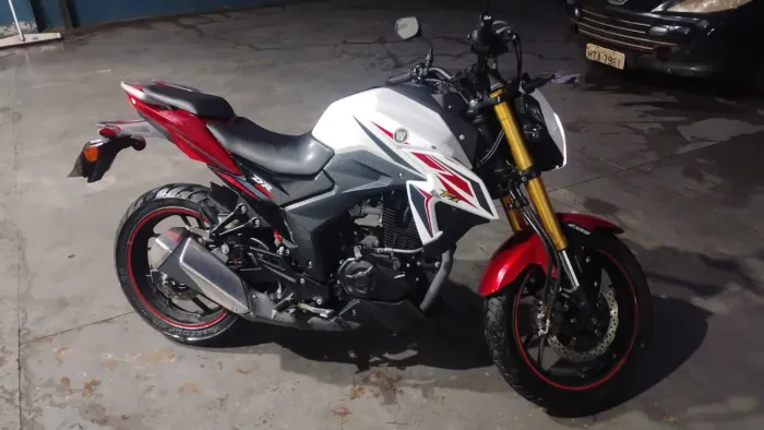 Moto semi nova DR160 