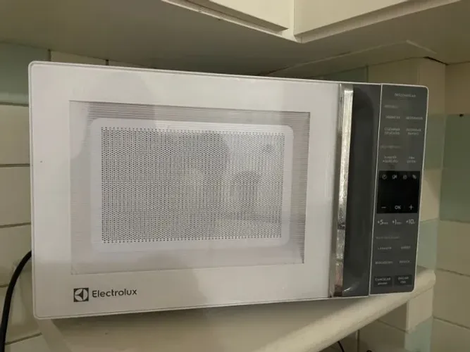 Microondas Eletrolux 23L 127v