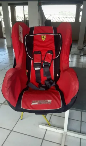 Cadeirinha da Ferrari semi nova ótima oportunidade 130.0 aceito troca