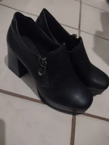 Sapato Oxford com zíper lateral