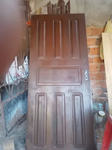 Vendem-se duas portas de madeira