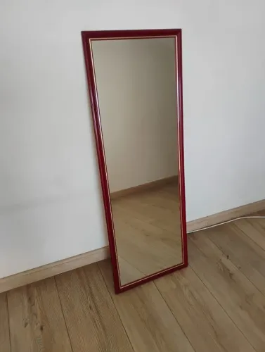 GRANDE OFERTA- espelho gde medindo 1,27 de altura por 46 cm de largura.Moldura de madeirar