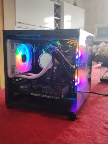 PC Gamer Ryzen 5700x + 5050 8GB