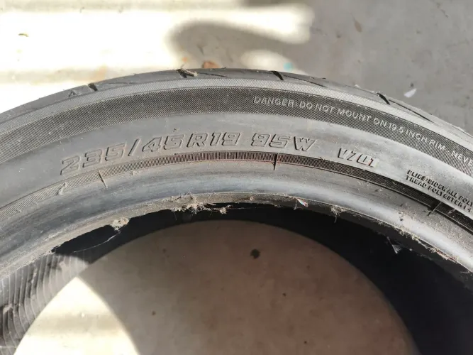Jogo de pneus yokohama advan fleva 235/45 r19