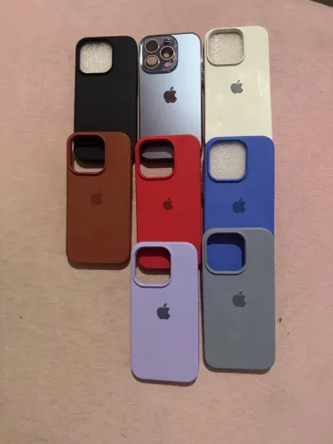 Case de iPhone 15 pro, und 15 reais