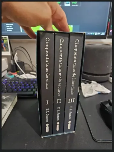 Box Trilogia 50 Tons de Cinza + Livro Grey - Lote com 4 Livros