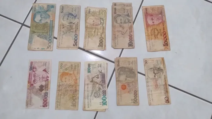 Notas antigas de Cruzeiro e Cruzado