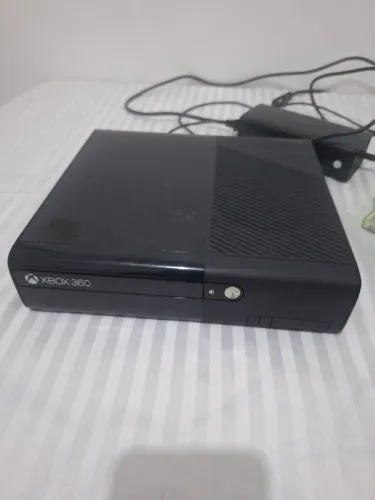  Microsoft Xbox 360 Super Slim preto + 8 jogos originais