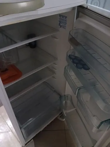 Vendo uma geladeira