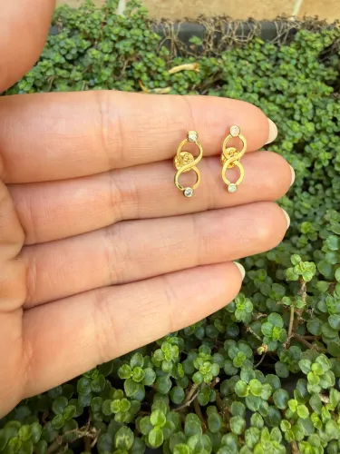 Brinco infinito em ouro 18k/ loja física
