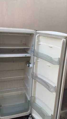 Geladeria cônsul 280 litros