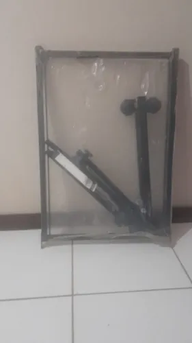 Rack para potencia e mesa para som montado