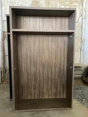 Armário com arara embutida pra expor roupas ou closet 