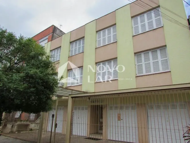Apartamento térreo com 2 pátios na Cidade Baixa