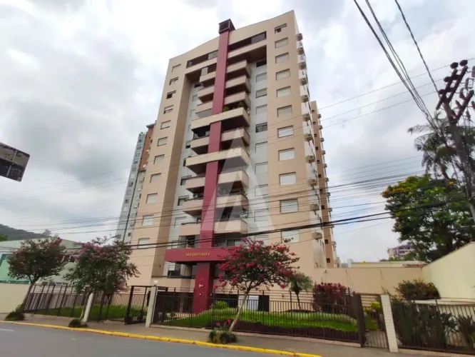 Apartamento com 3 quartos, 1 suíte e 2 vagas semimobiliado