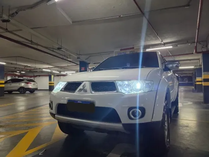 Mitsubishi L200 Triton HPE 3.2 CD TB Int.diesel AUT 2013