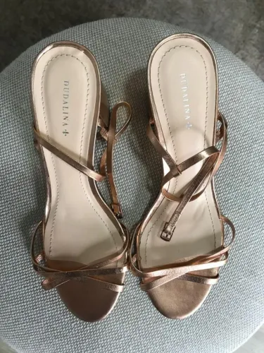 Sandália Arezzo Legítimo couro, dourada tam 37 nova 