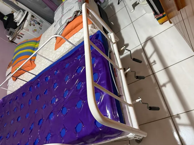 Cama hospitalar articulada