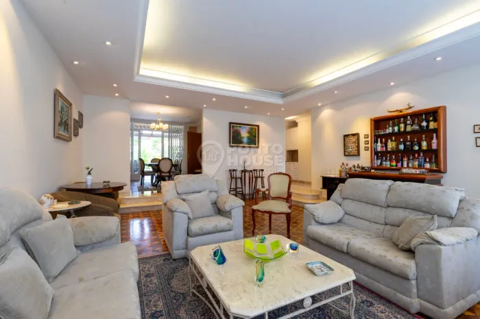 Casa à Venda no Planalto Paulista 4 Dormitórios, 6 Vagas, Conceito Aberto